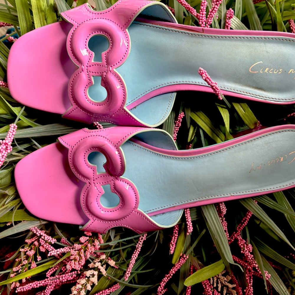 Simply adorable very comfortable. I just have too many shoes lol